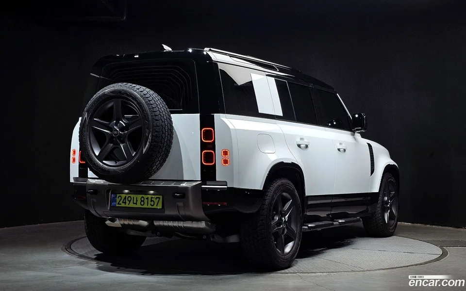 Land Rover Defender 110 D250 X- SE 2025 — миниатюра 2