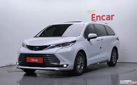 Toyota Sienna 2022 buy in Moscow