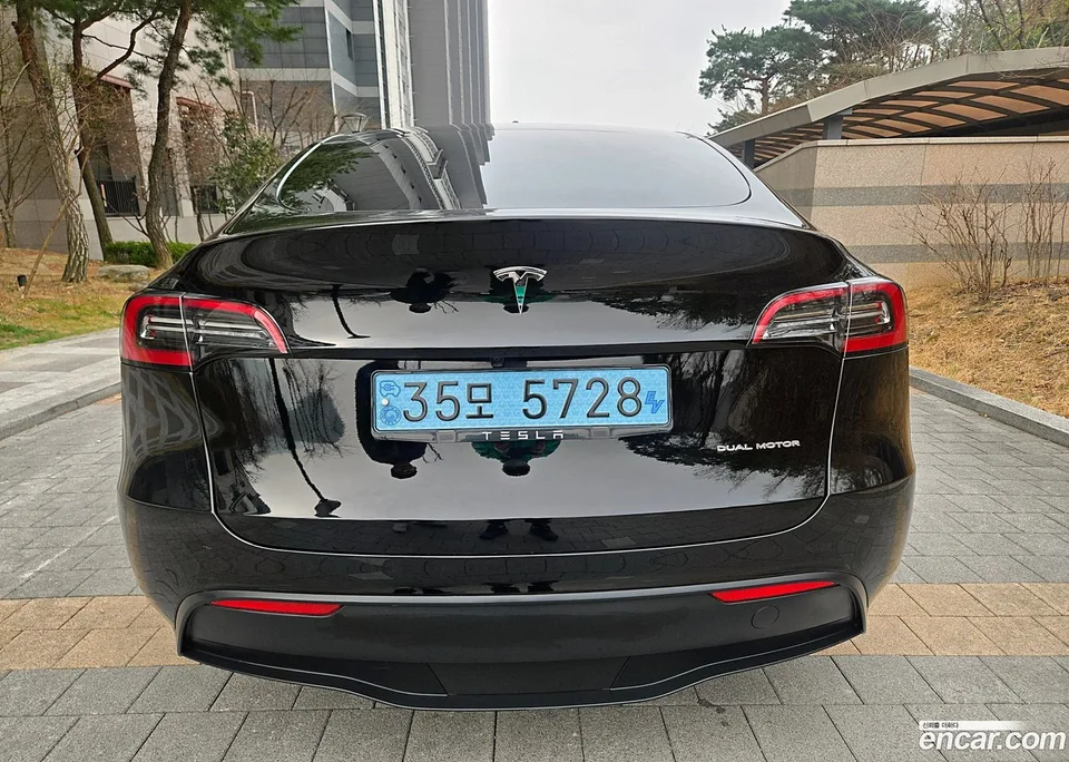 Tesla Model Y AWD 2023 — миниатюра 5