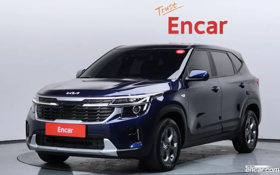 Kia Seltos 2.0 2WD 2023 — фото 1, купить с доставкой в Москву