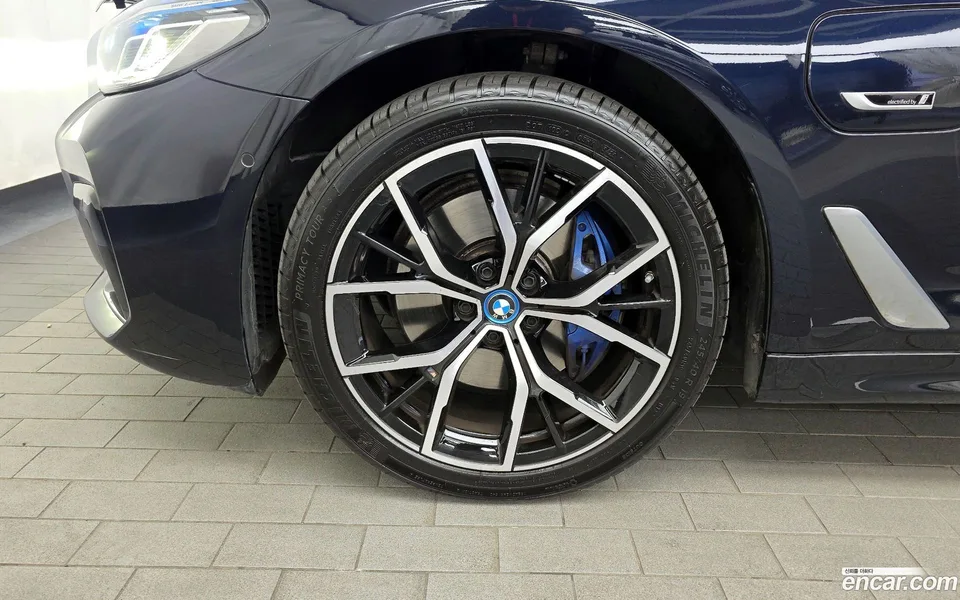 BMW 5 Series 530e M 2022 — миниатюра 5
