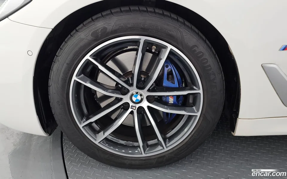 BMW 5 Series 520i M 2022 — миниатюра 5