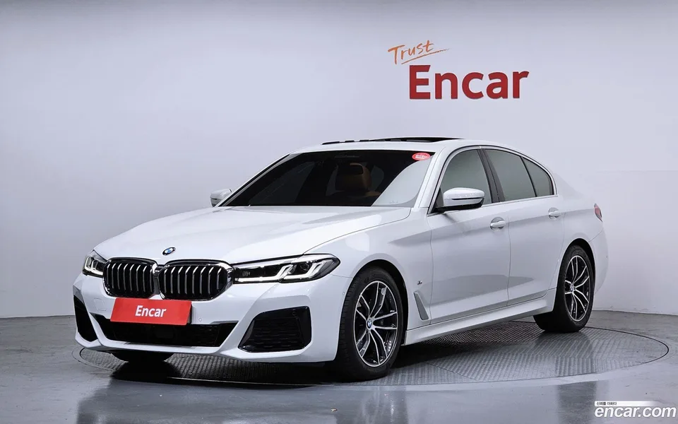 BMW 5 Series (G30) 520i M 2022 — фото 1, купить с доставкой в Москву