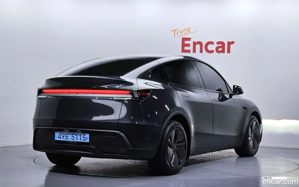 Tesla Model Y AWD 2025 — миниатюра 2