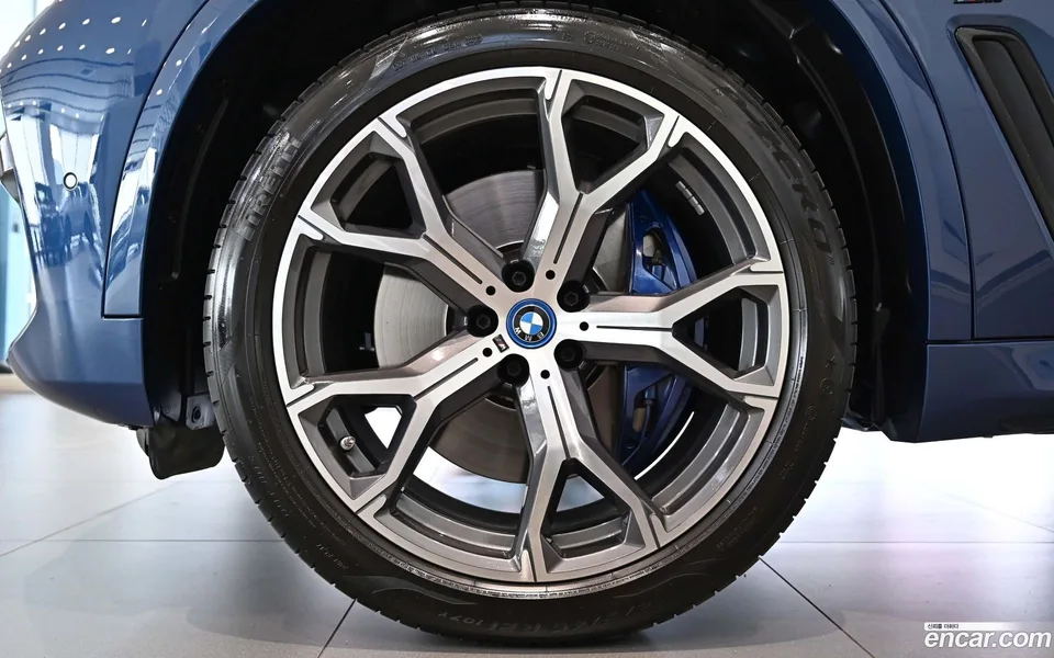 BMW X5 xDrive 45e M 2023 — миниатюра 5