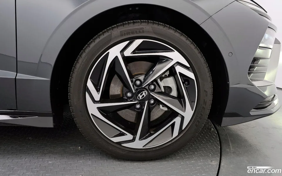 Hyundai Sonata The Edge Hybrid 2023 — миниатюра 5
