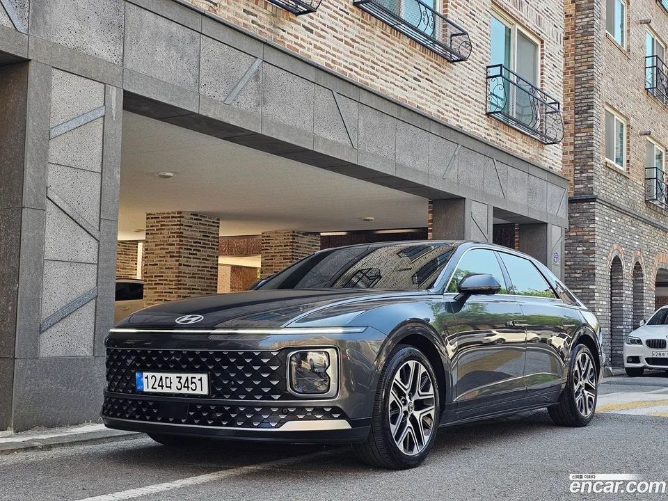 Hyundai Grandeur (GN7) 2.5 2WD 2025 — фото 1, купить с доставкой в Москву