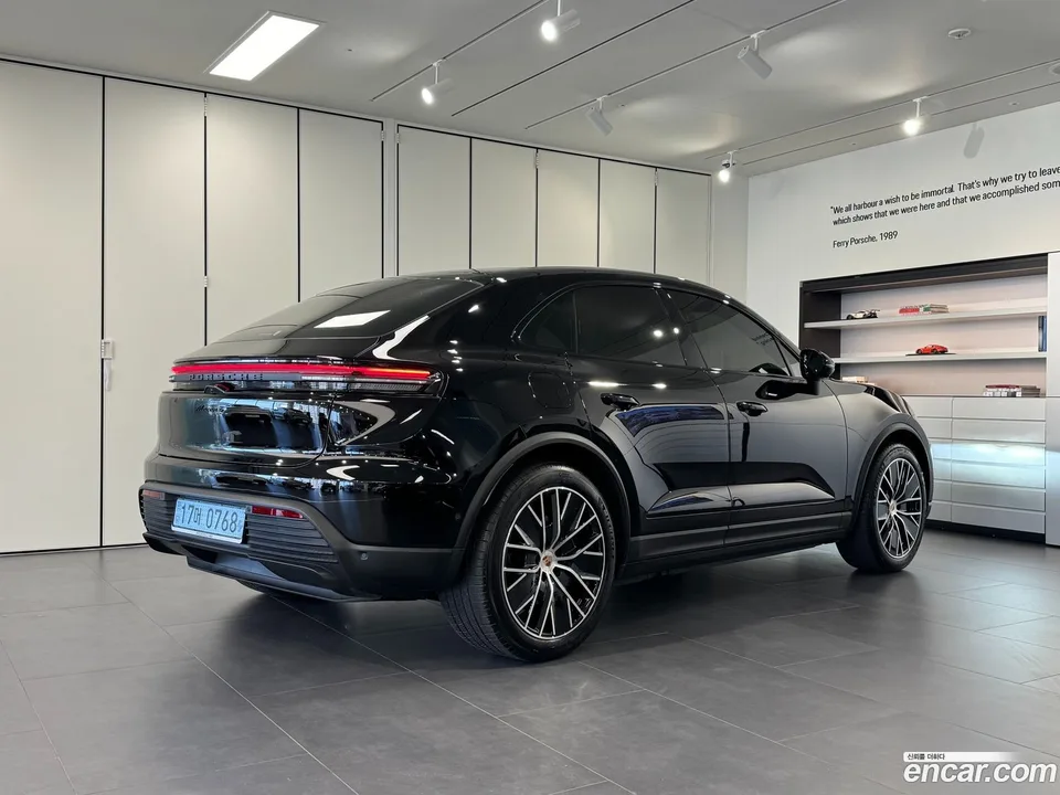 Porsche Macan Electric 4 2025 — миниатюра 2