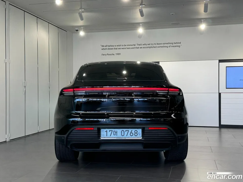 Porsche Macan Electric 4 2025 — миниатюра 4