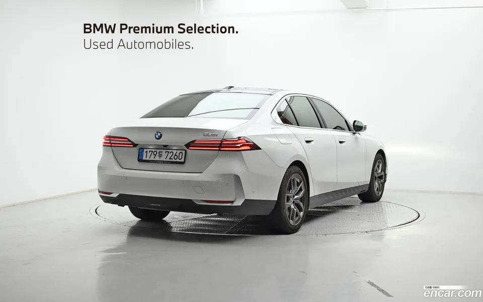 BMW 5 Series 520i 2025 — миниатюра 2