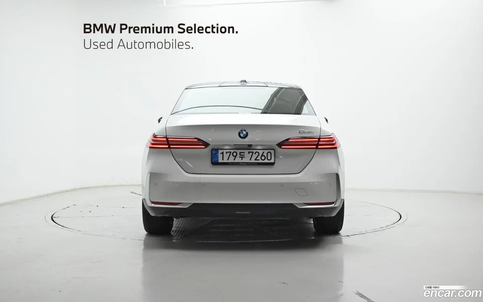 BMW 5 Series 520i 2025 — миниатюра 4
