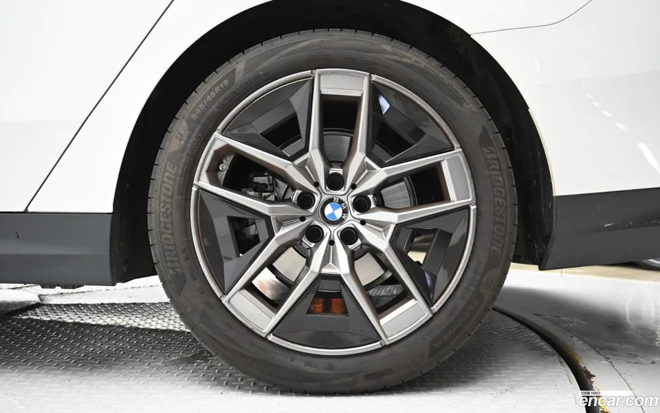 BMW 5 Series 520i 2025 — миниатюра 5