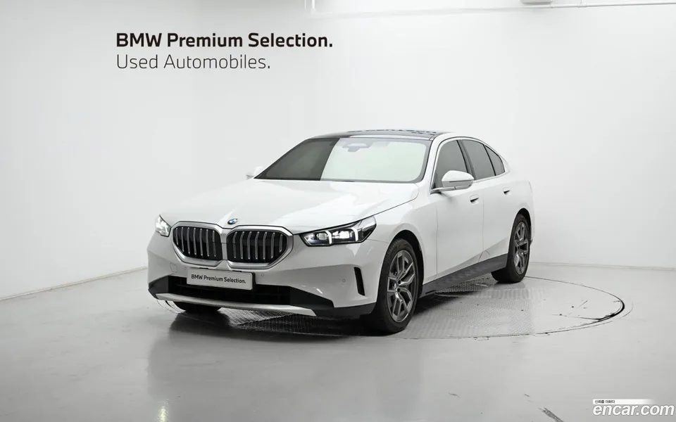 BMW 5 Series (G60) 520i 2025 — фото 1, купить с доставкой в Москву