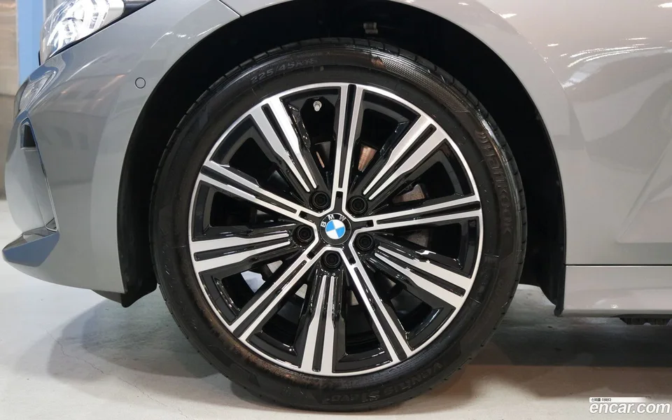 BMW 3 Series 320i 2025 — миниатюра 5