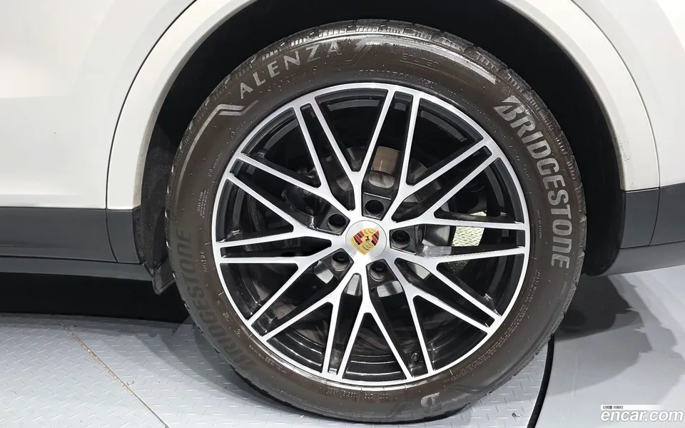 Porsche Cayenne 3.0 2024 — миниатюра 5