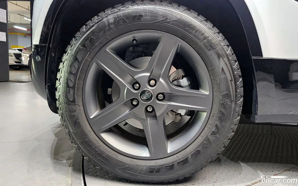 Land Rover Defender 110 D250 X- SE 2025 — миниатюра 5