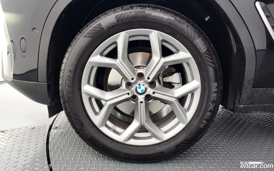BMW X4 xDrive20i xLine 2023 — миниатюра 5