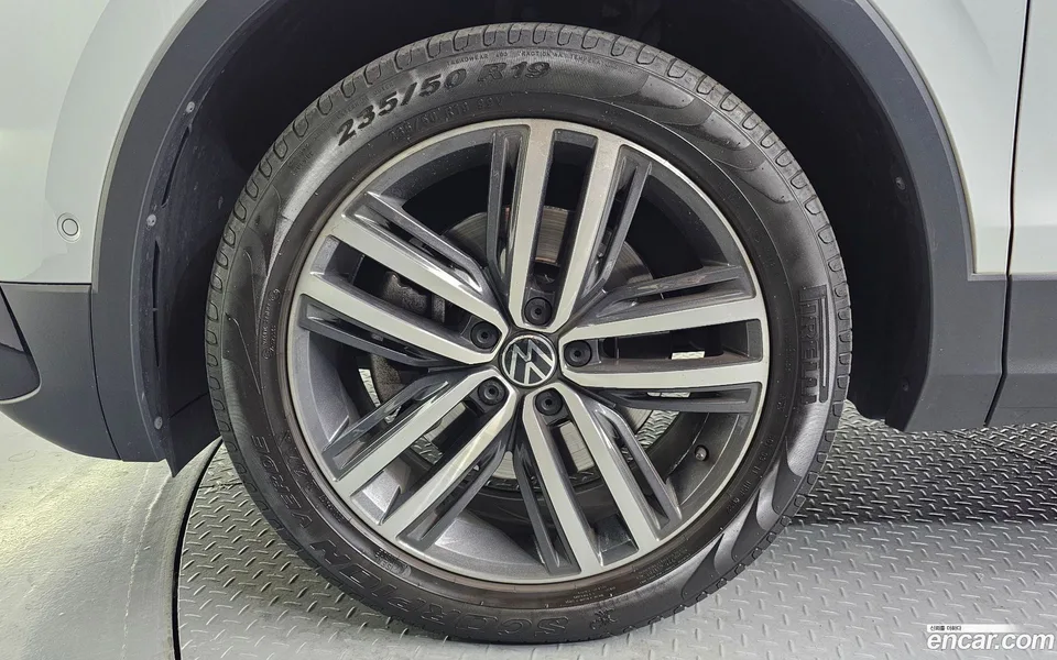 Volkswagen Tiguan Allspace 2.0 TSI 2023 — миниатюра 5