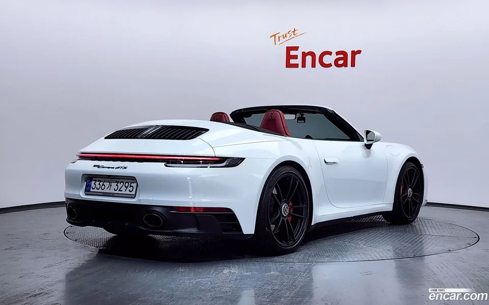 Porsche 911 (992) GTS 2022 — миниатюра 2