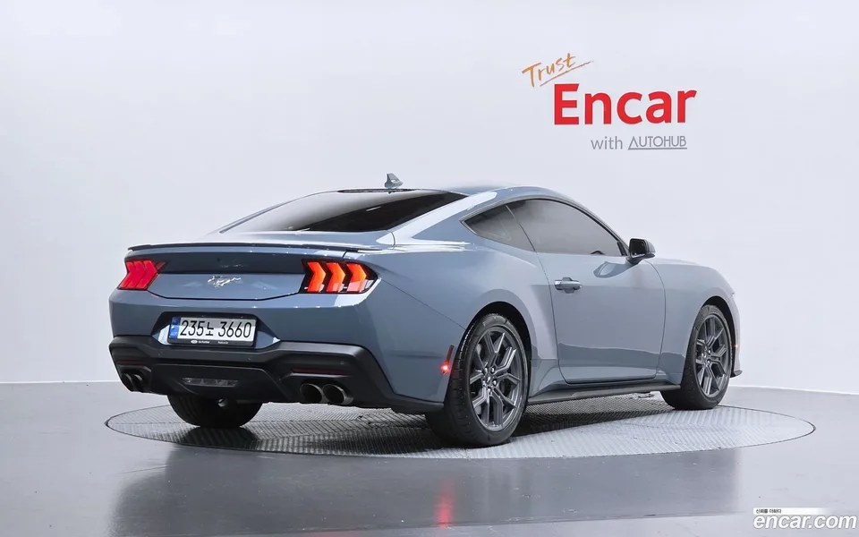 Ford Mustang 2.3 2024 — миниатюра 2