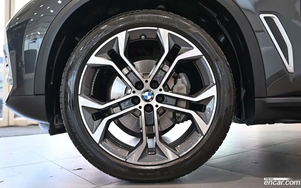 BMW X5 xDrive 40i xLine 2022 — миниатюра 5