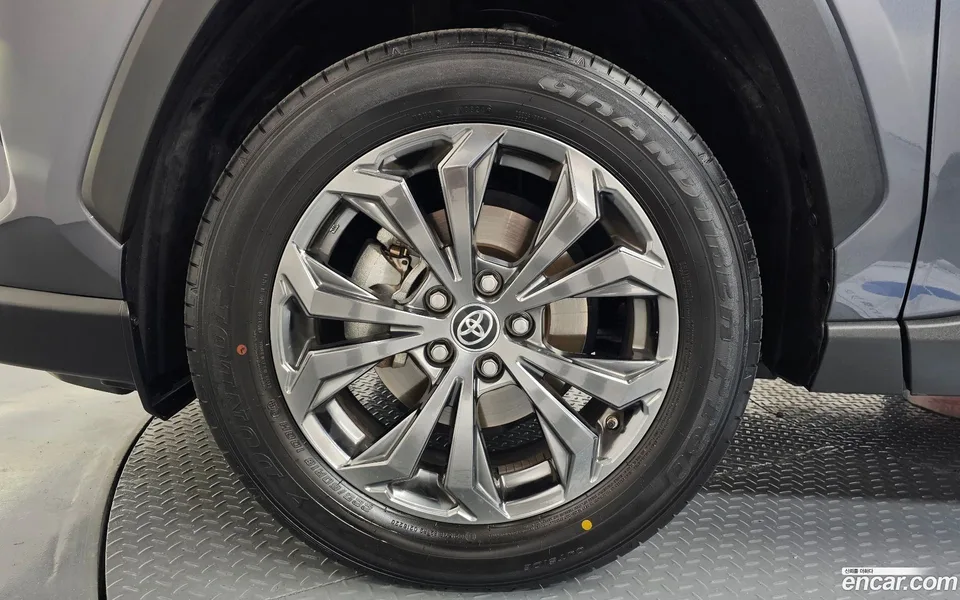 Toyota RAV4 2.5 4WD LTD 2024 — миниатюра 5
