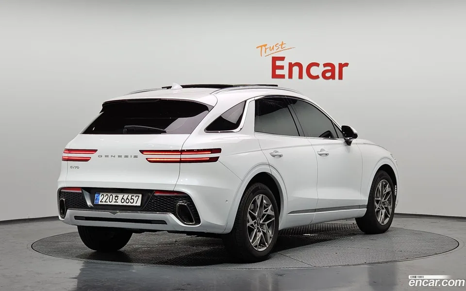 Genesis GV70 2.5T 2WD 2023 — миниатюра 2