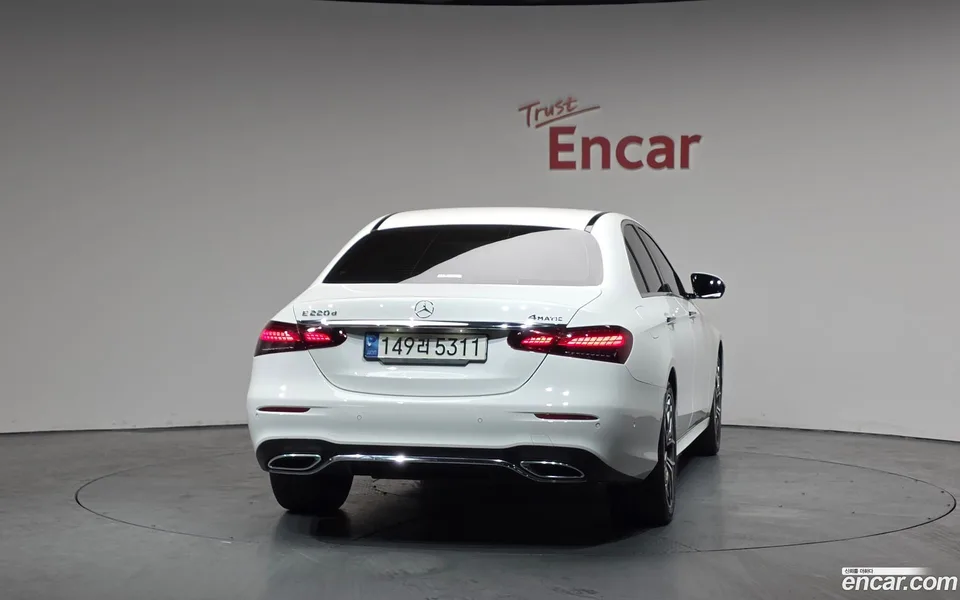 Mercedes-Benz E-Class E220d 4MATIC AMG Line 2023 — миниатюра 4