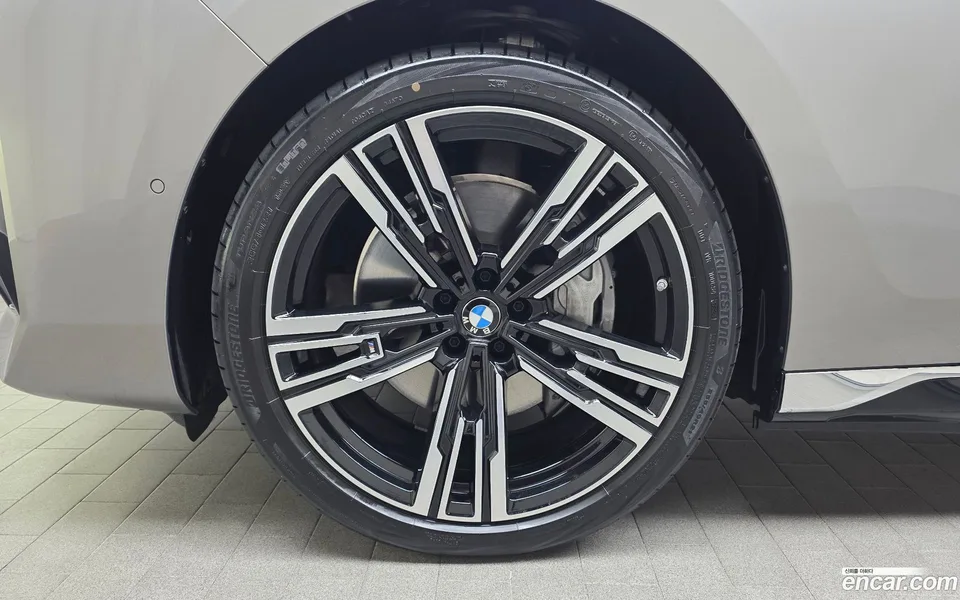 BMW i7 xDrive 60 M 2025 — миниатюра 5