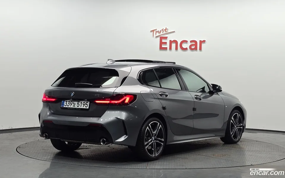 BMW 1 Series 120i M 2023 — миниатюра 2