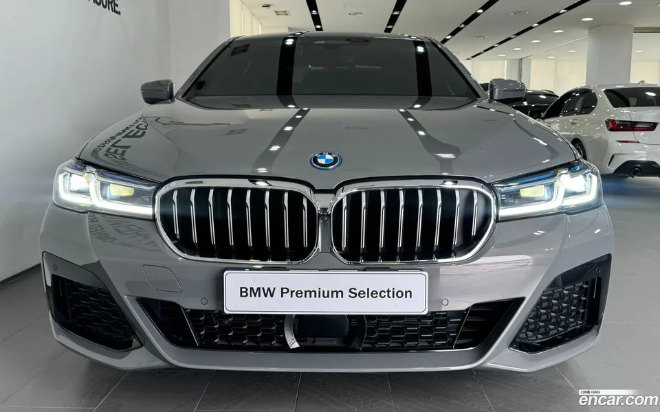BMW 5 Series 530e M 2022 — миниатюра 3