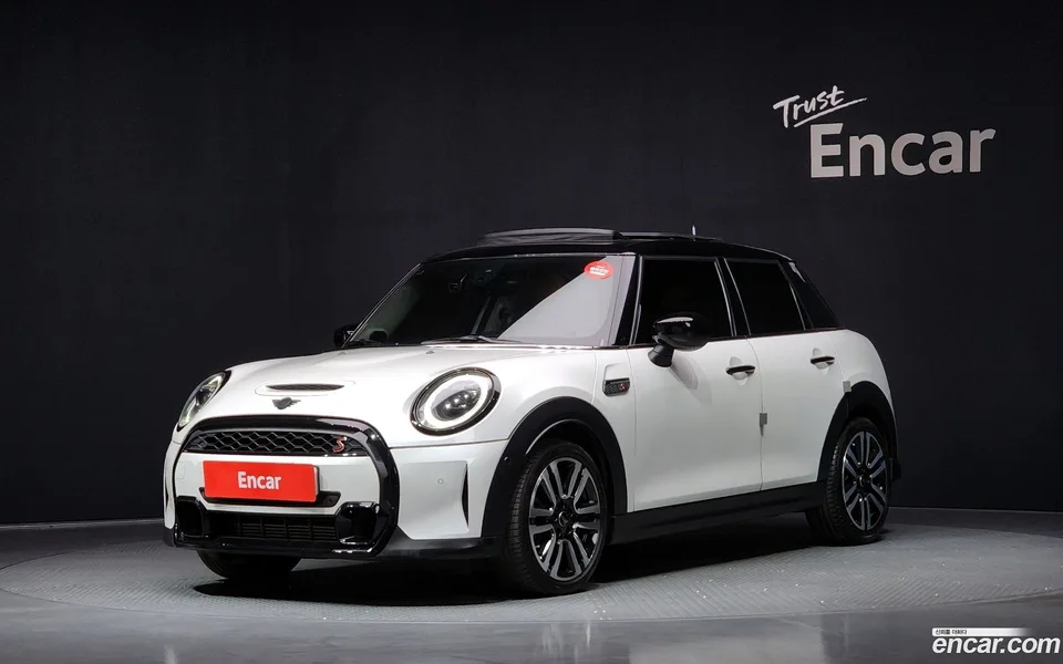MINI Cooper S 5 2023 — фото 1, купить с доставкой в Москву