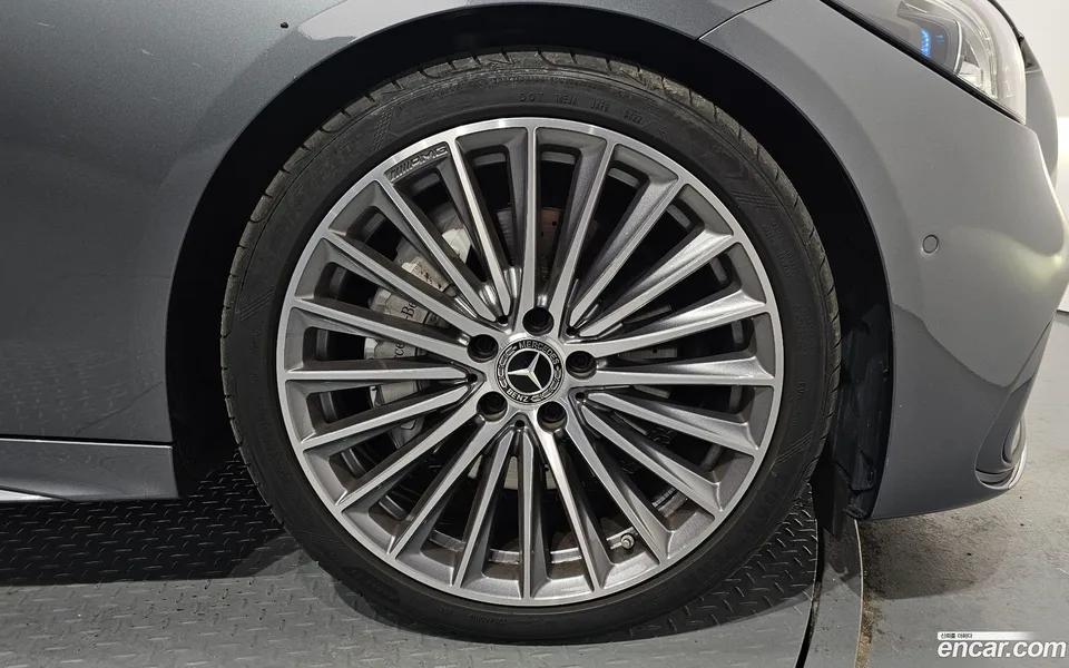 Mercedes-Benz C-Class C300 4MATIC AMG Line 2023 — миниатюра 5