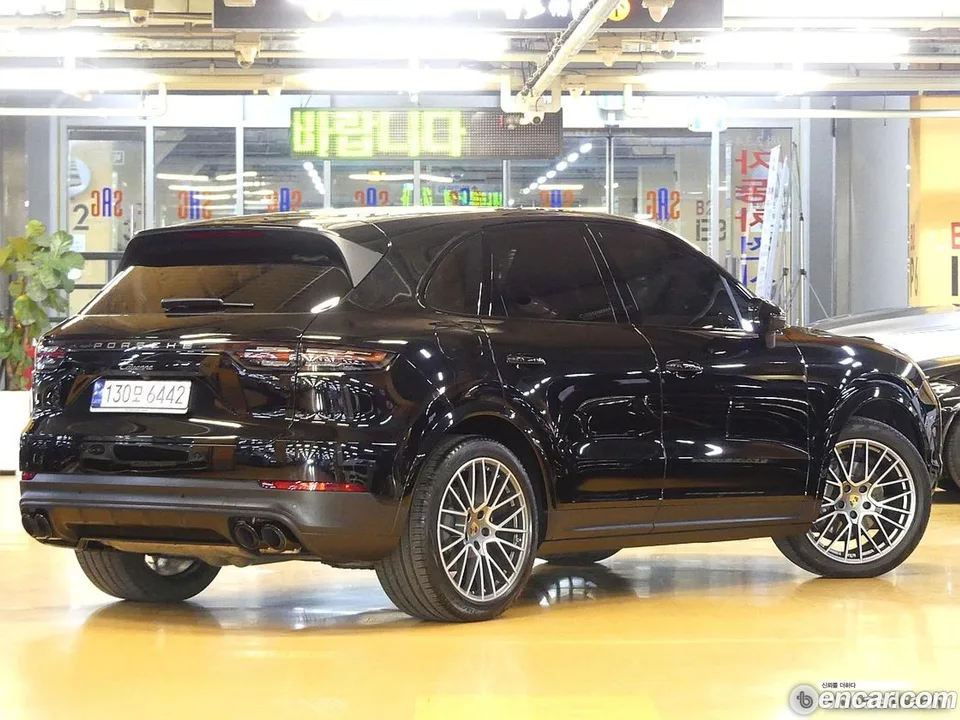 Porsche Cayenne 3.0 2023 — миниатюра 2