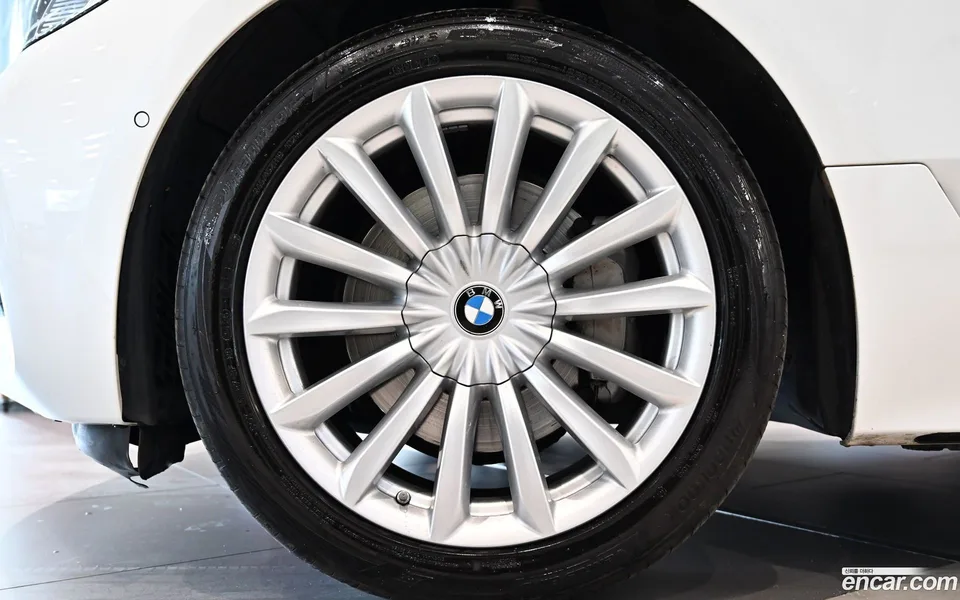 BMW 6 Series GT 630i xDrive 2023 — миниатюра 5
