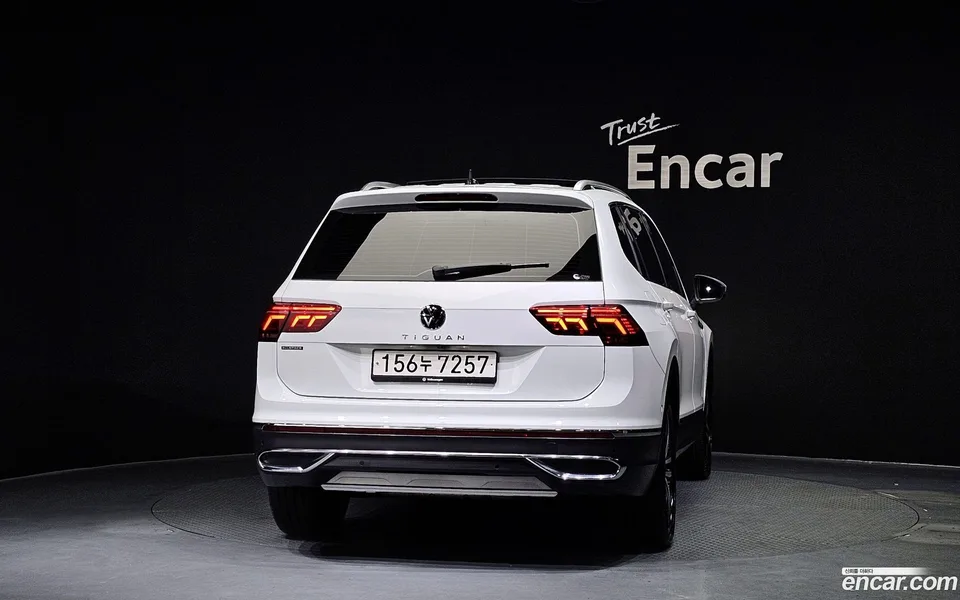 Volkswagen Tiguan Allspace 2.0 TSI 2023 — миниатюра 4