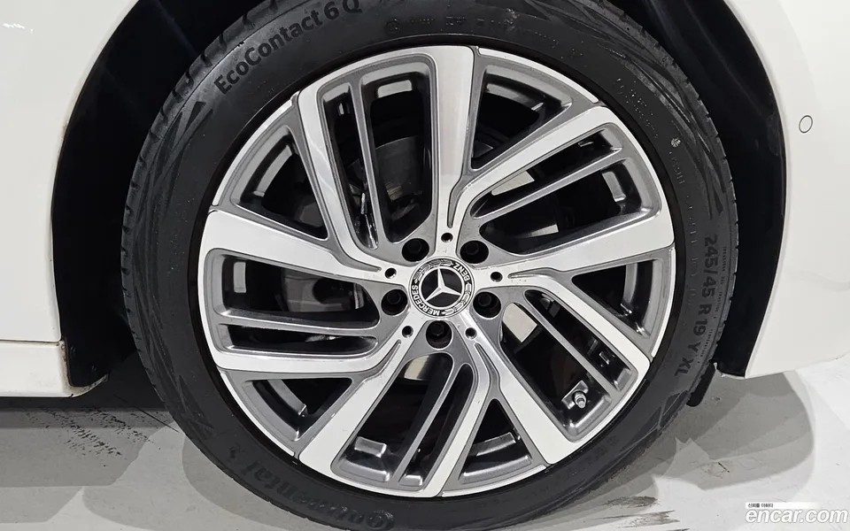 Mercedes-Benz E-Class E220d 4MATIC 2024 — миниатюра 5