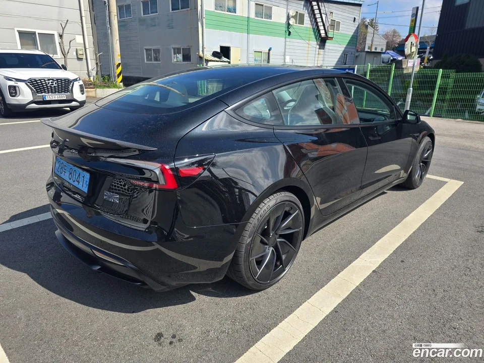 Tesla Model 3 AWD 2026 — миниатюра 5