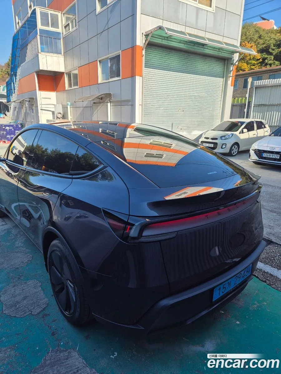 Tesla Model Y RWD 2025 — миниатюра 4
