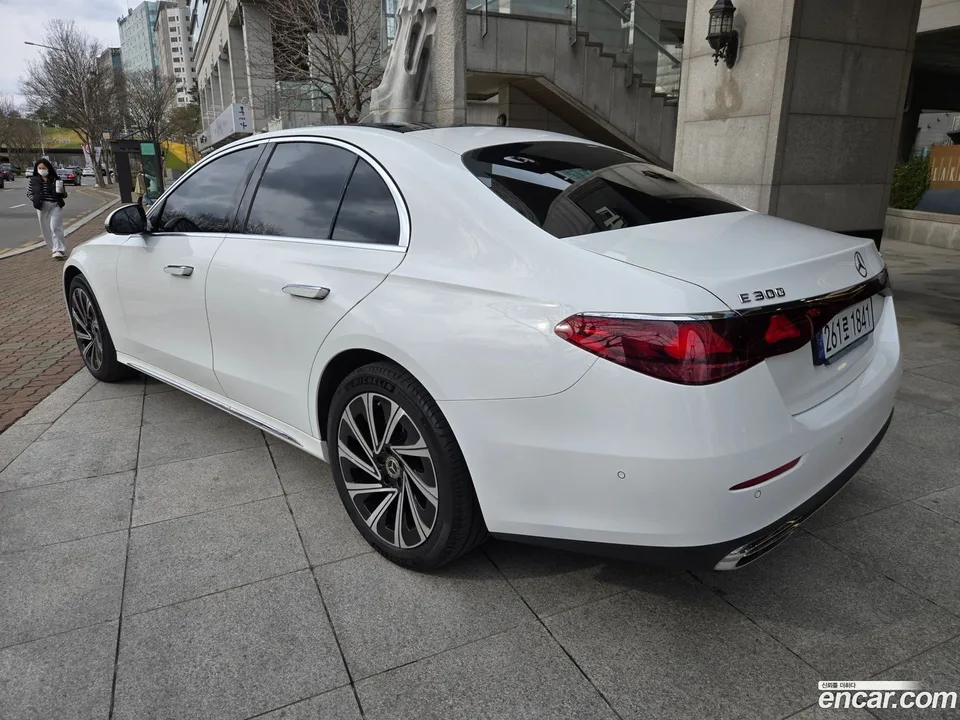 Mercedes-Benz E-Class E300 4MATIC 2024 — миниатюра 2