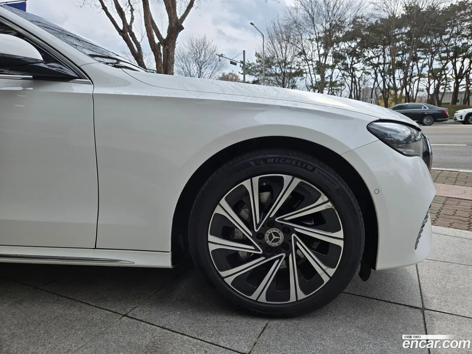 Mercedes-Benz E-Class E300 4MATIC 2024 — миниатюра 5