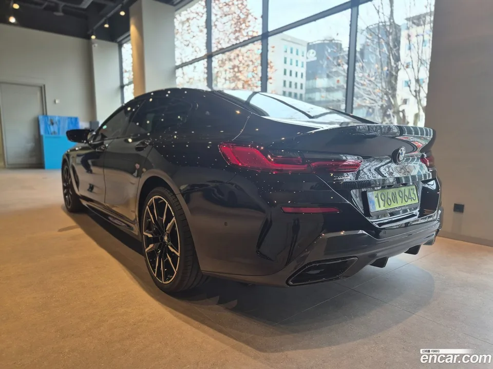 BMW 8 Series M850i xDrive 2025 — миниатюра 5