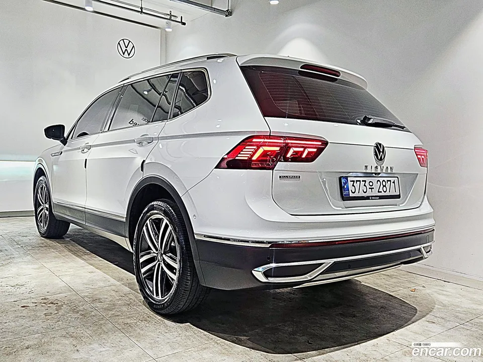 Volkswagen Tiguan Allspace 2.0 TSI 2022 — миниатюра 2
