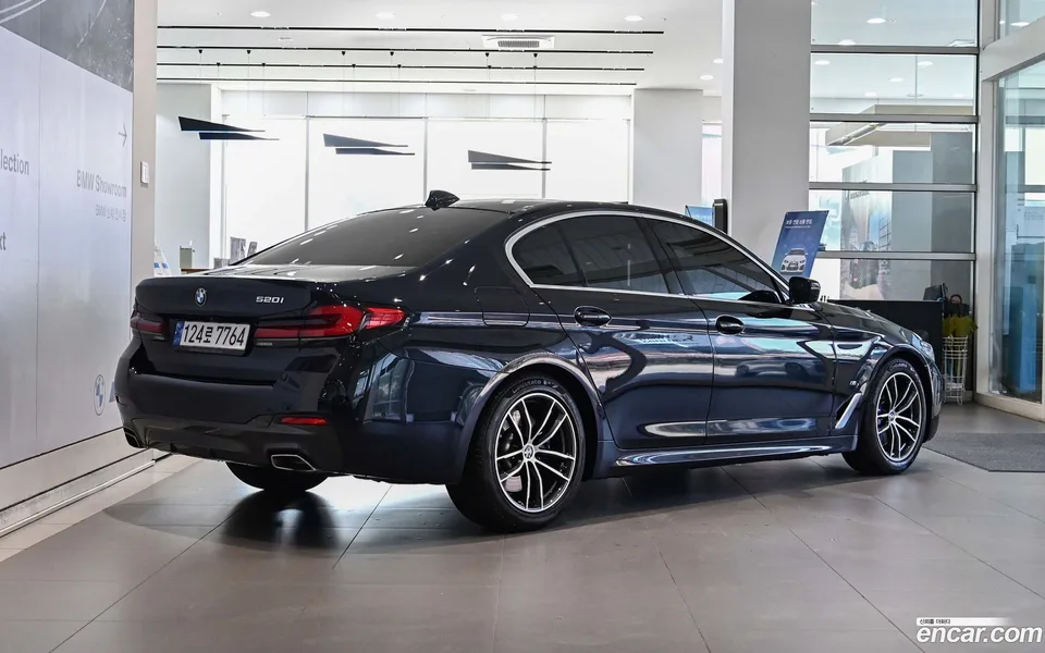BMW 5 Series 520i M 2023 — миниатюра 4