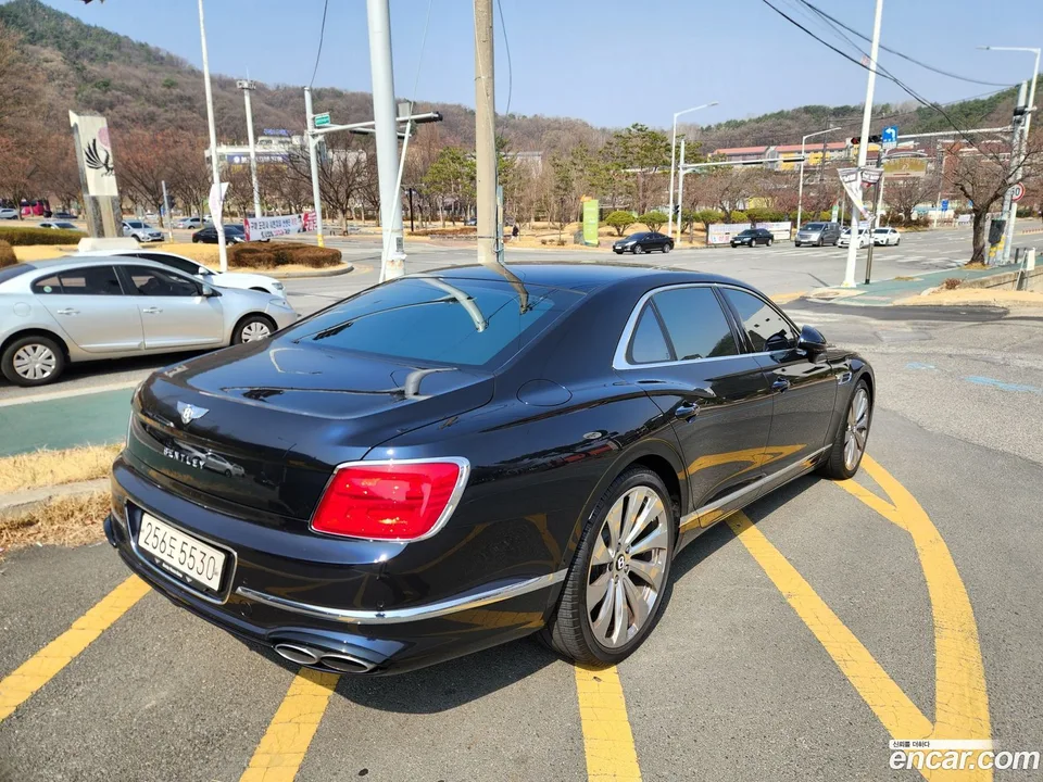 Bentley Flying Spur 4.0 2022 — миниатюра 2