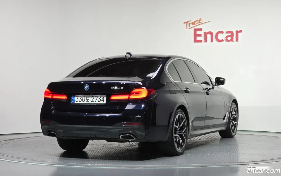BMW 5 Series 530e M 2022 — миниатюра 2