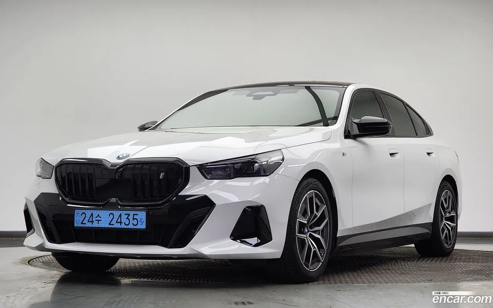 BMW i5 eDrive 40 M 2025 — фото 1, купить с доставкой в Москву