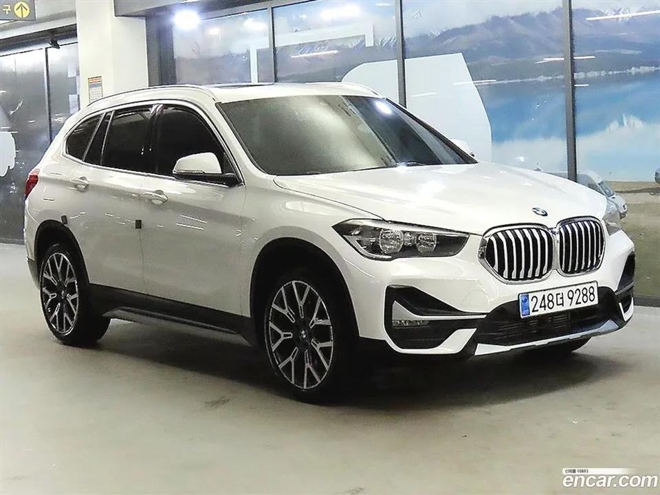 BMW X1 xDrive 20i xLine 2022 — фото 1, купить с доставкой в Москву