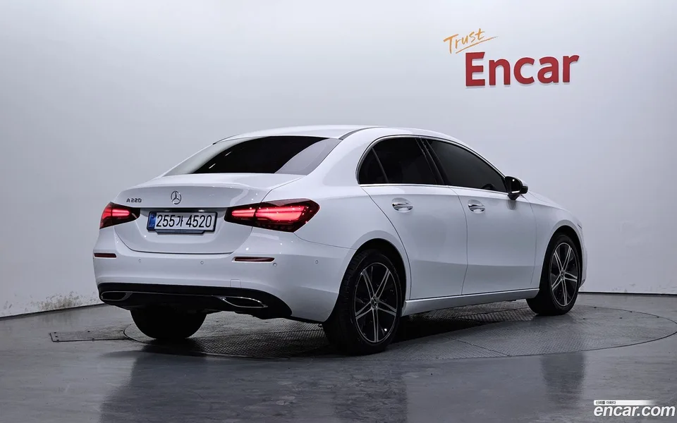 Mercedes-Benz A-Class A220 2025 — миниатюра 2