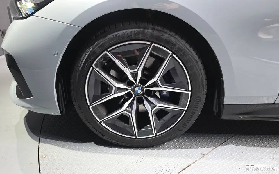 BMW 5 Series 520i M 2025 — миниатюра 5
